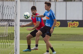 Méndez e Vital no treinamento do Corinthians desta sexta-feira, no CT Joaquim Grava