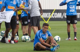 Menino Pedrinho no treinamento do Corinthians desta sexta-feira, no CT Joaquim Grava