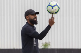 Treinador Dyego Coelho no treinamento do Corinthians desta sexta-feira, no CT Joaquim Grava