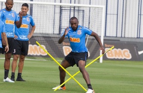 Zagueiro Manoel no treinamento do Corinthians desta sexta-feira, no CT Joaquim Grava