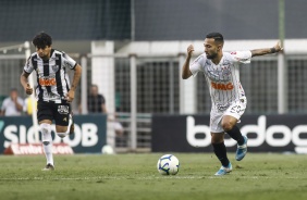 Clayson durante jogo com o Atlético-MG, pelo Campeonato Brasileiro