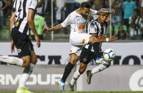 Clayson durante jogo com o Atlético-MG, pelo Campeonato Brasileiro