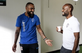 Coelho e Love no vestirio antes do jogo contra o Atltico Mineiro