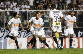 Janderson e companheiros durante jogo com o Atlético-MG, pelo Campeonato Brasileiro