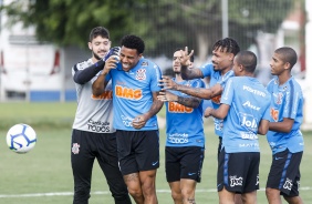 Gustavo e companheiros no ltimo treino do Corinthians antes do jogo contra o Cear, em Fortaleza