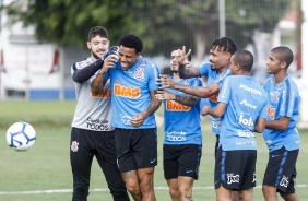 Gustavo e companheiros no último treino do Corinthians antes do jogo contra o Ceará, em Fortaleza