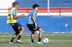 João Victor e Gabriel no último treino do Corinthians antes do jogo contra o Ceará, em Fortaleza