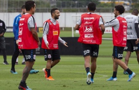 Clayson e companheiros voltam aos treinos para último compromisso do Timão no ano