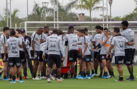 Elenco do Corinthians voltam aos treinos para último compromisso do Timão no ano