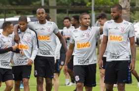 Jovens da base voltam aos treinos para último compromisso do Timão no ano