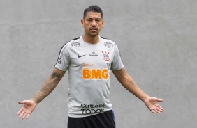 Volante Ralf voltam aos treinos para último compromisso do Timão no ano
