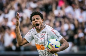 Gustavo marcou o primeiro gol do Corinthians contra o Fluminense, pelo Brasileiro