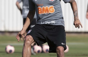 Gabriel no treino de reapresentao do elenco do Corinthians para temporada 2020