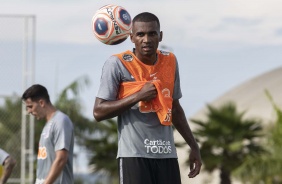 Marllon no treino de reapresentao do elenco do Corinthians para temporada 2020