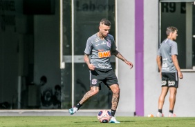 Meia-atacante Luan j treina como jogador do Corinthians