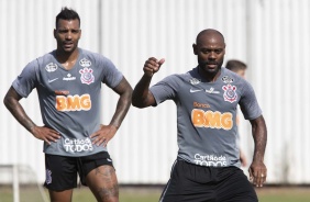 Michel e Love no treino de reapresentao do elenco do Corinthians para temporada 2020