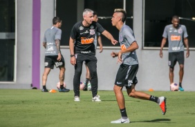 Tiago Nunes comandando seu primeiro treino com a camisa do Corinthians