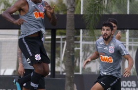 Marllon e Mndez no segundo treino do Corinthians nesta pr-temporada no CT Joaquim Grava