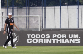 Tcnico Tiago Nunes no segundo treino do Corinthians nesta pr-temporada no CT Joaquim Grava