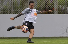 Fagner no treino desta quinta-feira no CT Joaquim Grava