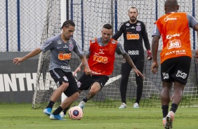 Gabriel, Luan e Walter durante atividades do Corinthians nesta quinta-feira no CT Joaquim Grava