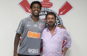 Gil renova seu vnculo com o Corinthians