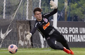 Goleiro do Sub-17, Ronald treina com o elenco principal