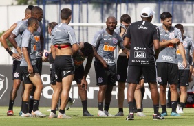 Jogadores do Corinthians durante o treinamento desta quarta-feira no CT Joaquim Grava