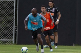 Love durante atividades do Corinthians nesta quinta-feira no CT Joaquim Grava