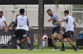 Luan durante atividades do Corinthians nesta quinta-feira no CT Joaquim Grava