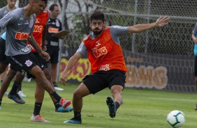 Mndez durante atividades do Corinthians nesta quinta-feira no CT Joaquim Grava