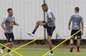 Ramiro e Luan durante atividades do Corinthians nesta quinta-feira no CT Joaquim Grava