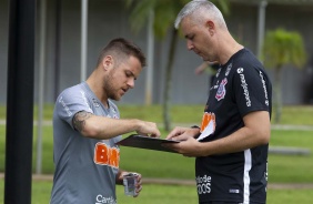 Ramiro e Tiago durante atividades do Corinthians nesta quinta-feira no CT Joaquim Grava