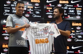Sidcley  oficialmente apresentado como jogador do Corinthians