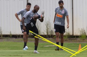 Sidcley, Love e Camacho durante atividades do Corinthians nesta quinta-feira no CT Joaquim Grava