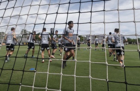 Elenco corinthiano no treino desta manh no CT Joaquim Grava