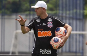 Professor Tiago Nunes no treino desta manhã no CT Joaquim Grava