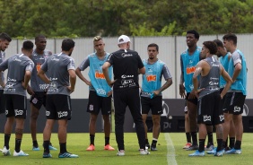 Elenco do Corinthians no treino desta manhã no CT Joaquim Grava