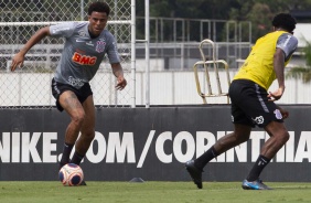 Zagueiro Gil no treino desta manh no CT Joaquim Grava