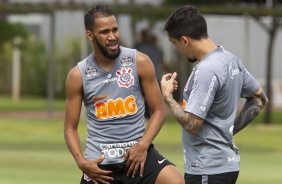 Everaldo e Fagner no treino desta manh no CT Joaquim Grava