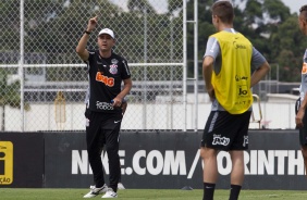 Professor Tiago Nunes no treino desta manhã no CT Joaquim Grava