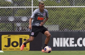 Volante Cantillo no treino desta manhã no CT Joaquim Grava