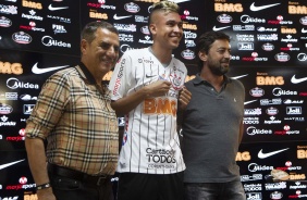 Victor Cantillo na coletiva de sua apresentao como jogador do Corinthians