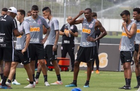 Elenco do Corinthians no treino desta manhã no CT Joaquim Grava