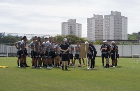 Elenco do Corinthians reunido no treino desta manhã no CT Joaquim Grava