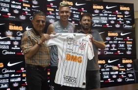 Cantillo chega oficialmente como jogador do Corinthians