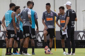 Jogadores do Corinthians no treino desta manhã no CT Joaquim Grava