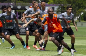 Vagner Love e companheiros no treino deste sbado no CT Joaquim Grava