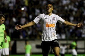 Sandoval comemora seu gol contra o Juventude pela Copa So Paulo 2020