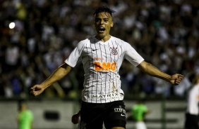 Sandoval comemora gol contra o Juventude pela Copa São Paulo 2020